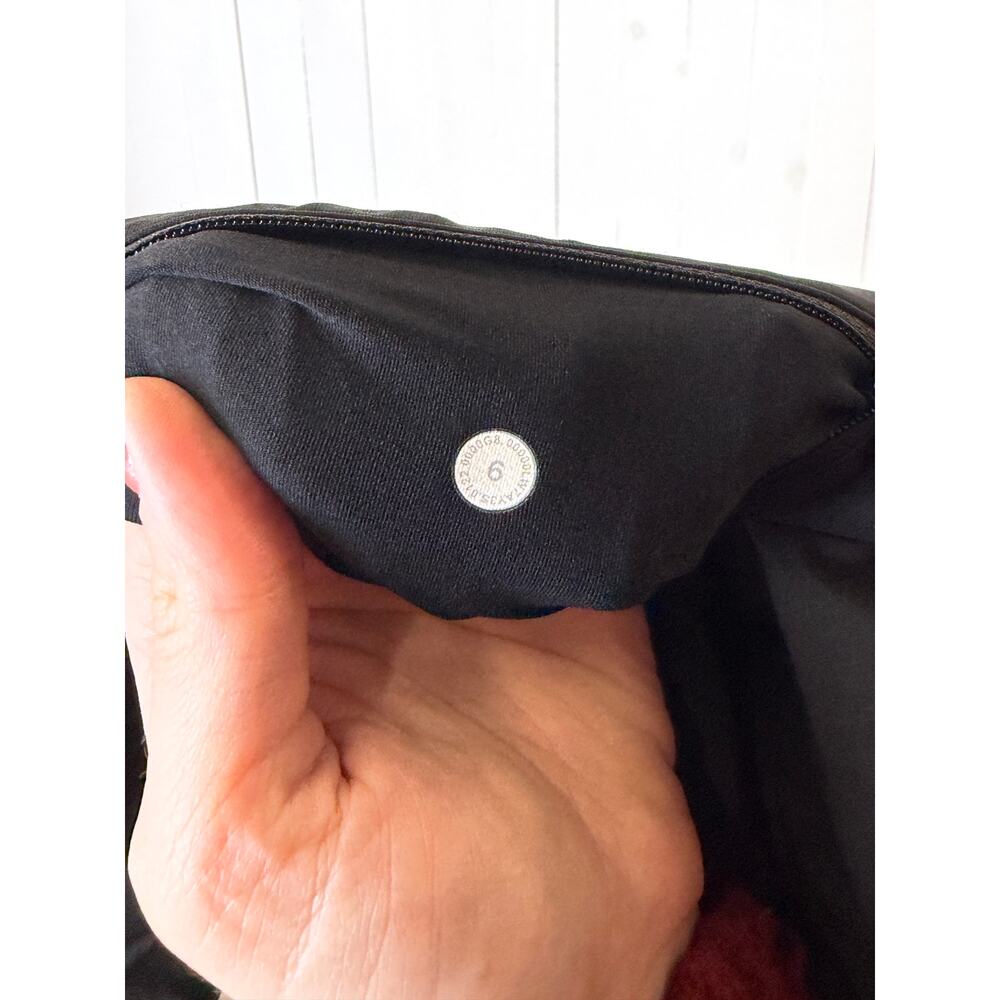 Lululemon Black Athletic Shorts Size 6 Excellent Condition - Picture 2 of 3